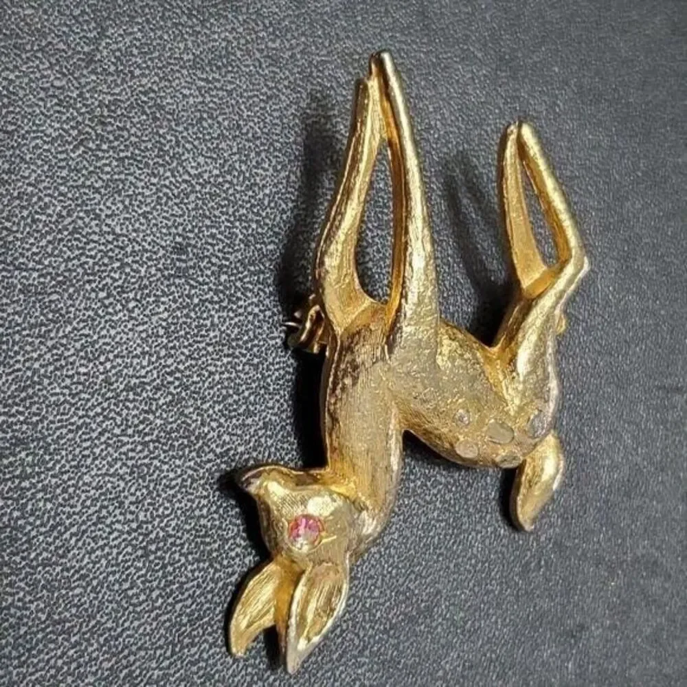 Vintage gold tone baby doe brooch deer pink rhinestone